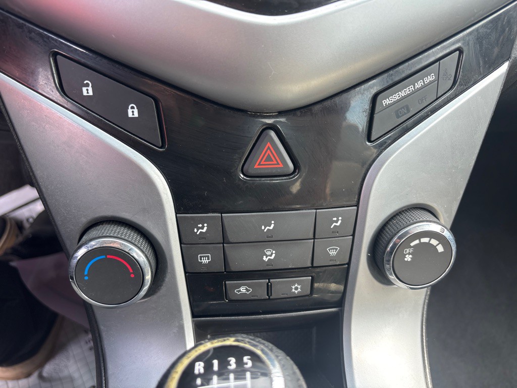 2012 Chevrolet Cruze Image 22