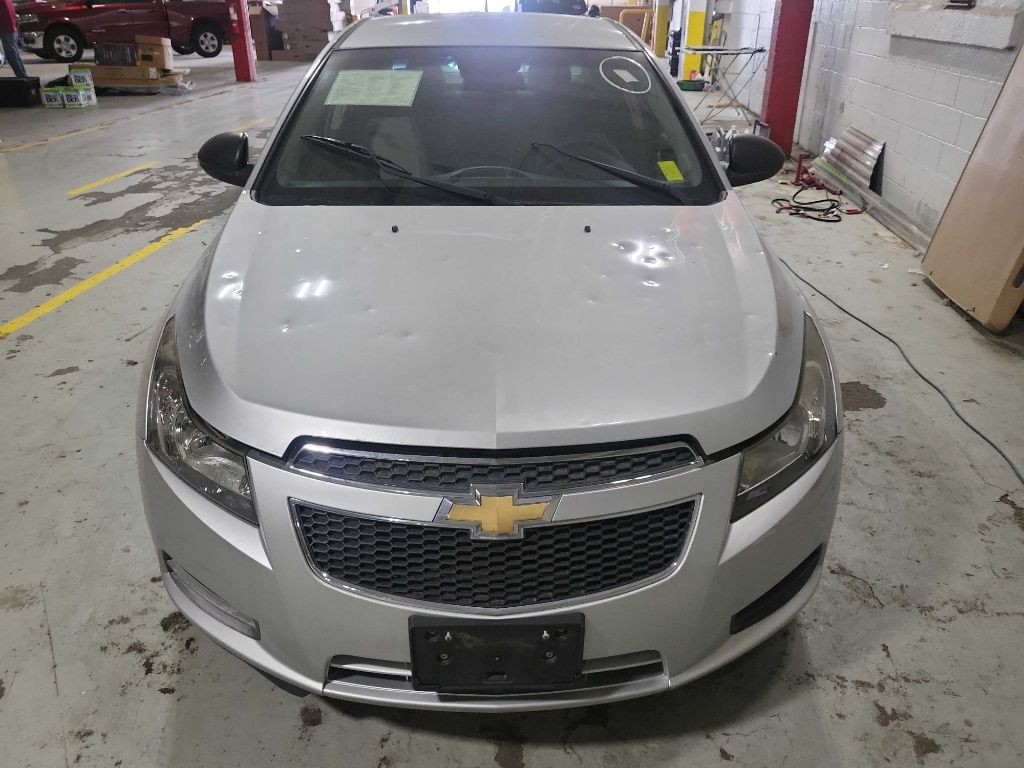 2013 Chevrolet Cruze Image 2