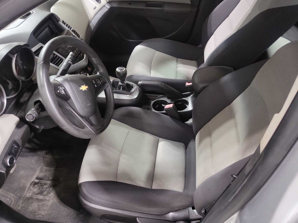 2013 Chevrolet Cruze Image 10