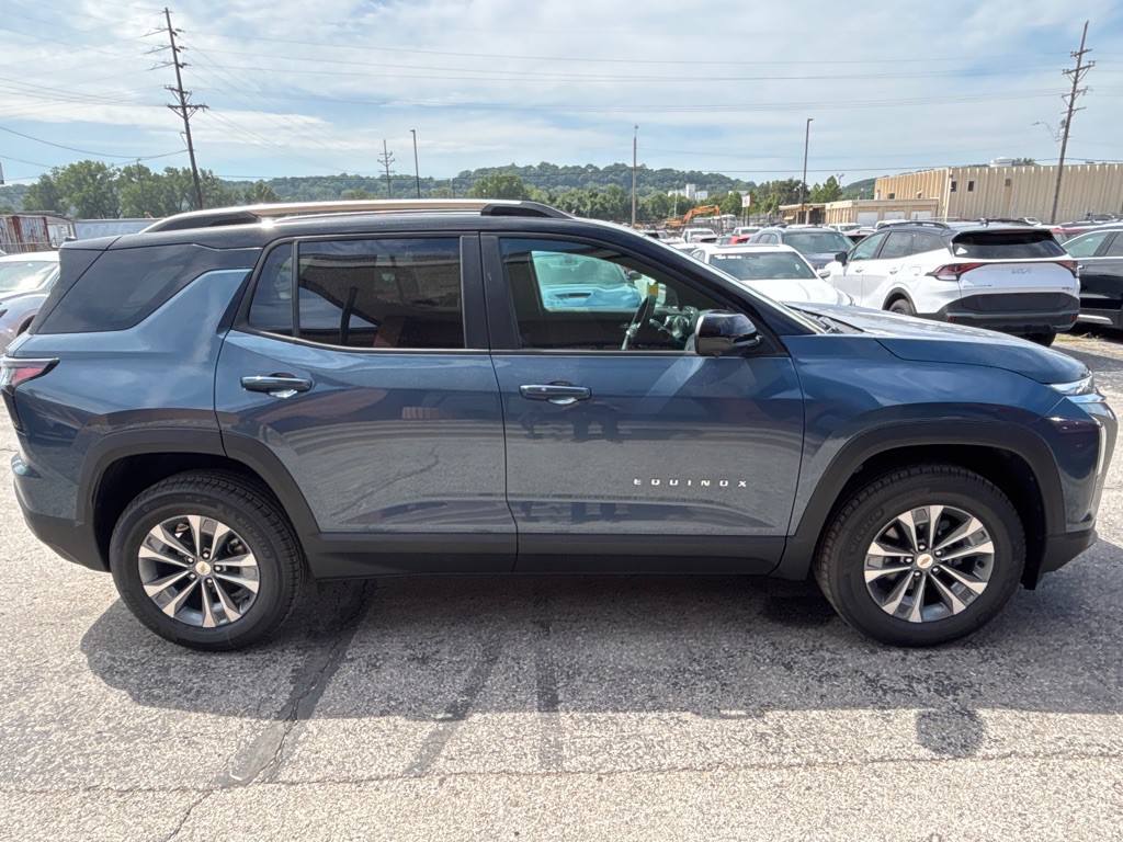 2025 Chevrolet Equinox Image 2