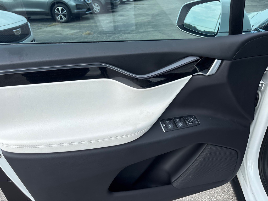 2018 Tesla Model X Image 13