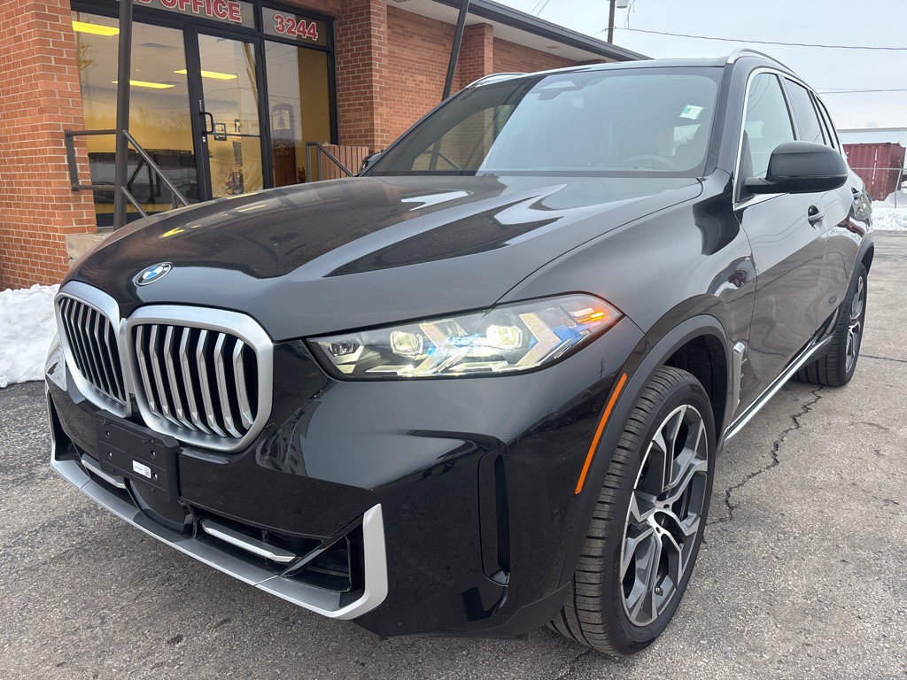 2025 BMW X5 Image 2