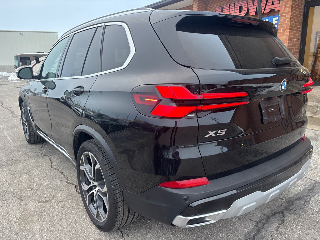 2025 BMW X5 Image 9
