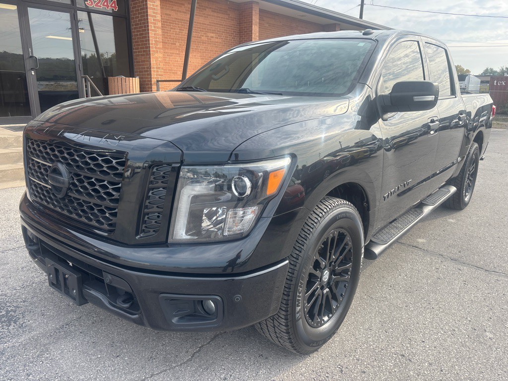 2019 Nissan Titan Image 2