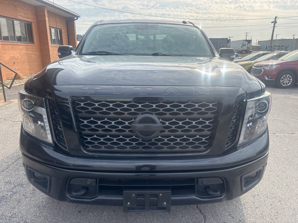 2019 Nissan Titan Image 3