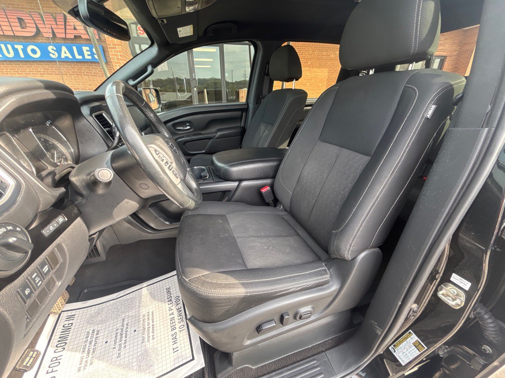2019 Nissan Titan Image 14