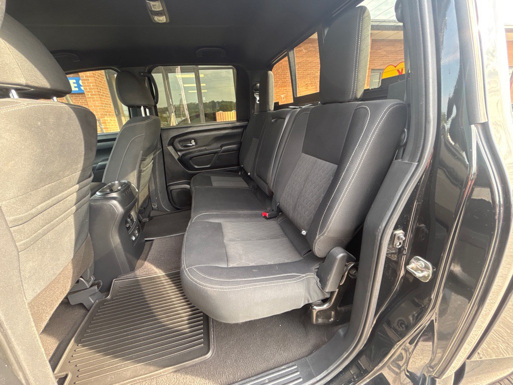 2019 Nissan Titan Image 16