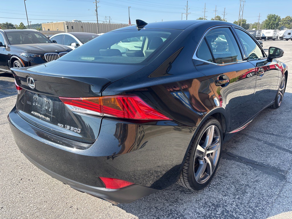 2018 Lexus IS 300 Image 9