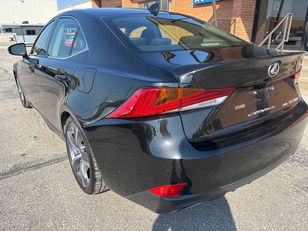 2018 Lexus IS 300 Image 11
