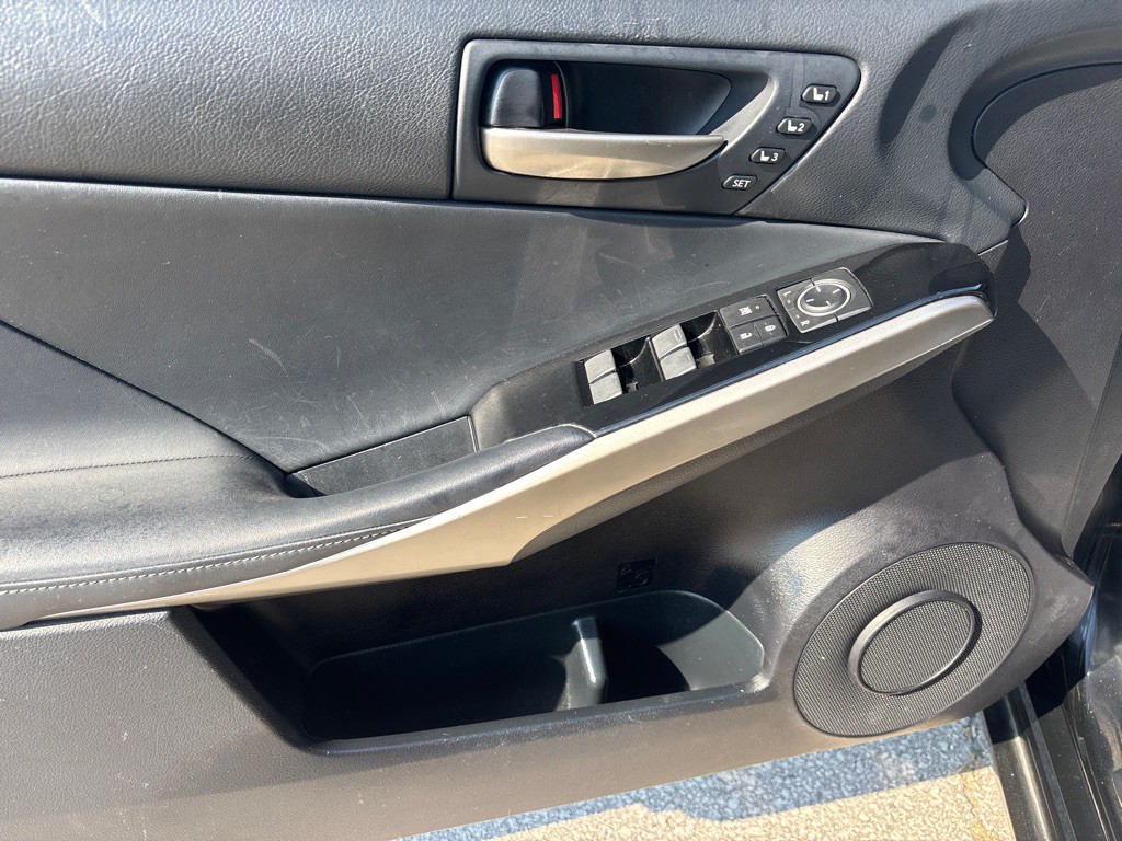 2018 Lexus IS 300 Image 12