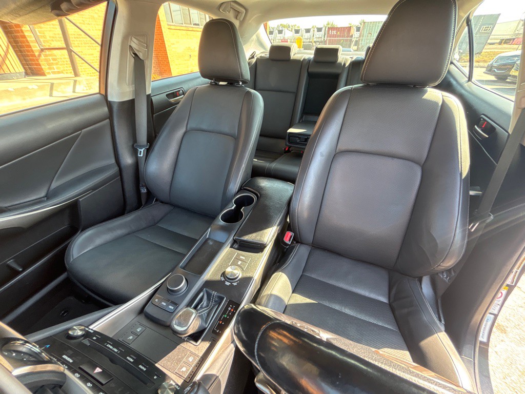 2018 Lexus IS 300 Image 15