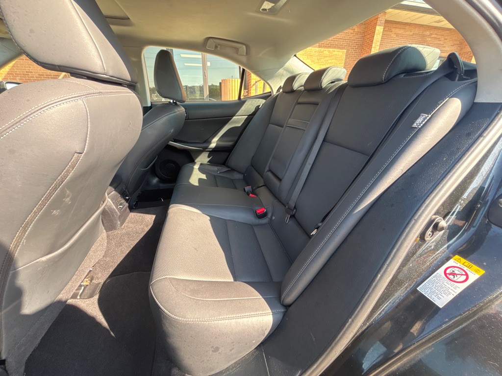 2018 Lexus IS 300 Image 16