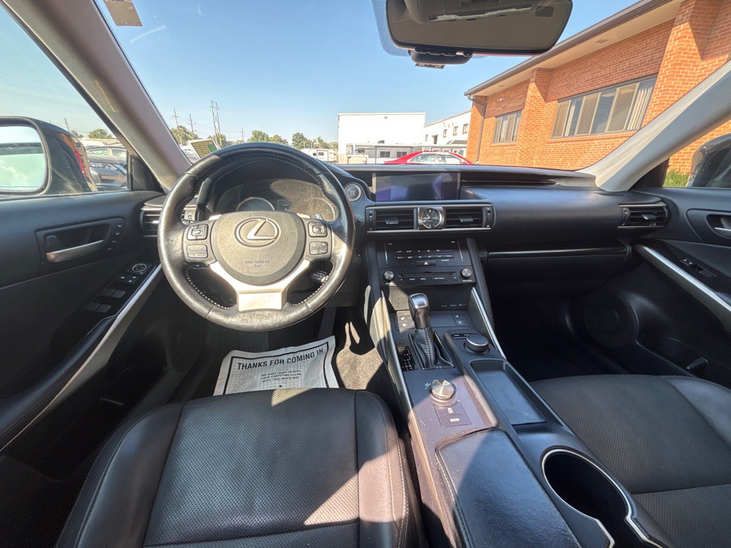 2018 Lexus IS 300 Image 17
