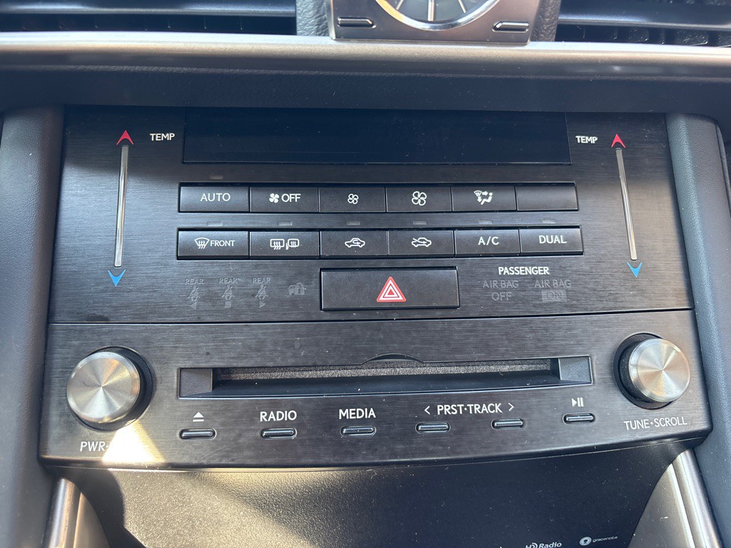 2018 Lexus IS 300 Image 21