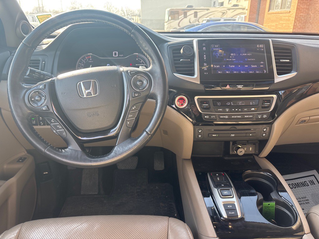 2017 Honda Pilot Image 16