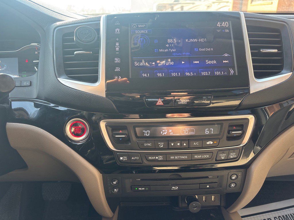 2017 Honda Pilot Image 17