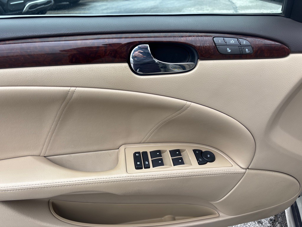 2011 Buick Lucerne Image 12