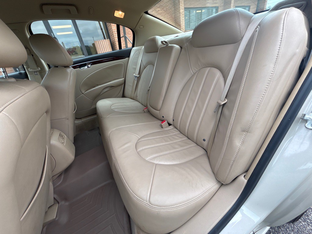 2011 Buick Lucerne Image 16