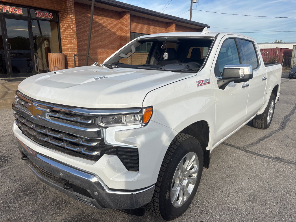 2025 Chevrolet Silverado 1500 Image 2