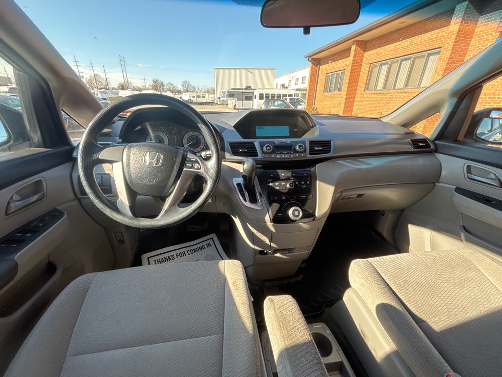 2011 Honda Odyssey Image 18