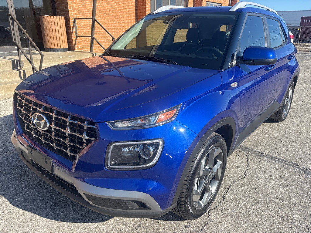 2025 Hyundai Venue Image 2