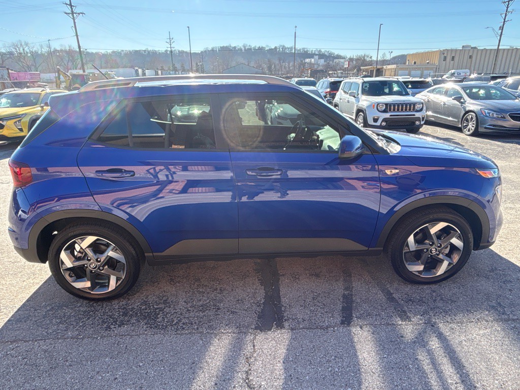 2025 Hyundai Venue Image 8