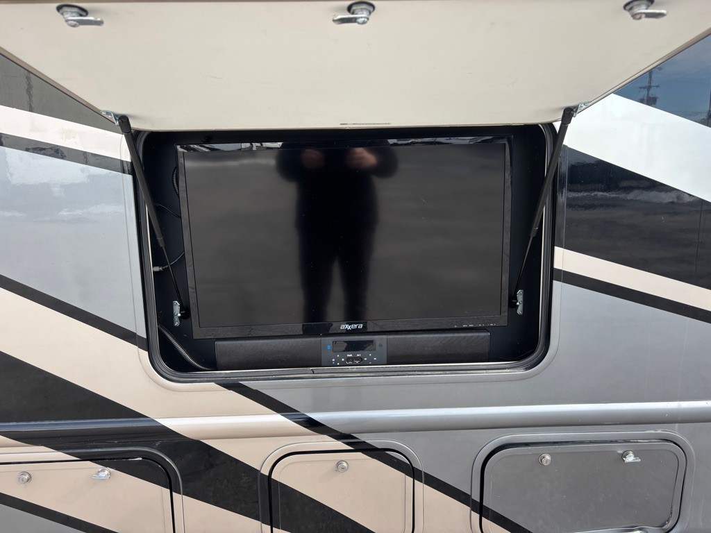 2019 Ford Econoline Image 14