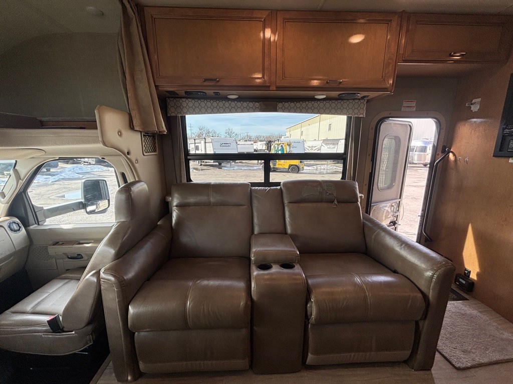 2019 Ford Econoline Image 36