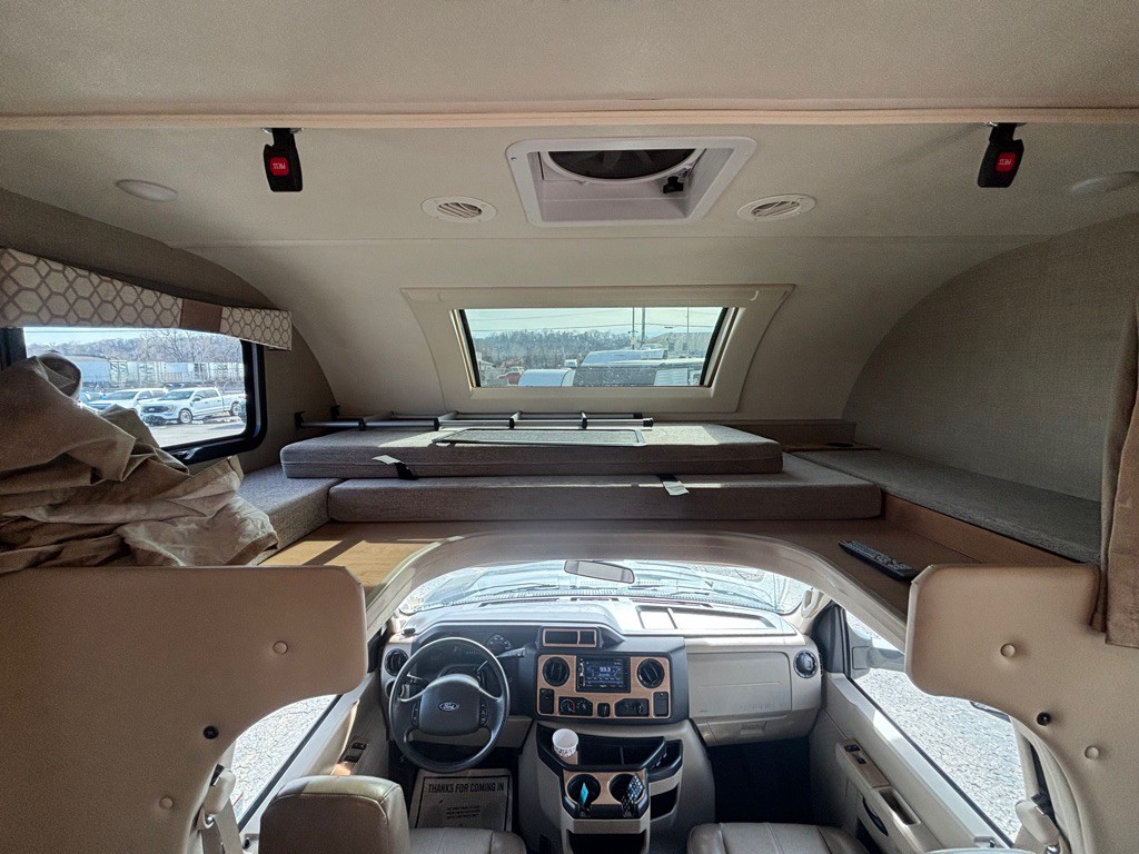 2019 Ford Econoline Image 38