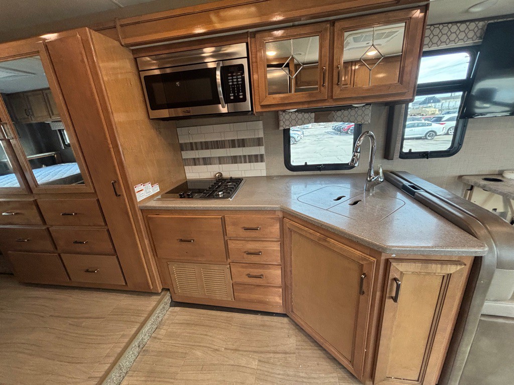 2019 Ford Econoline Image 43