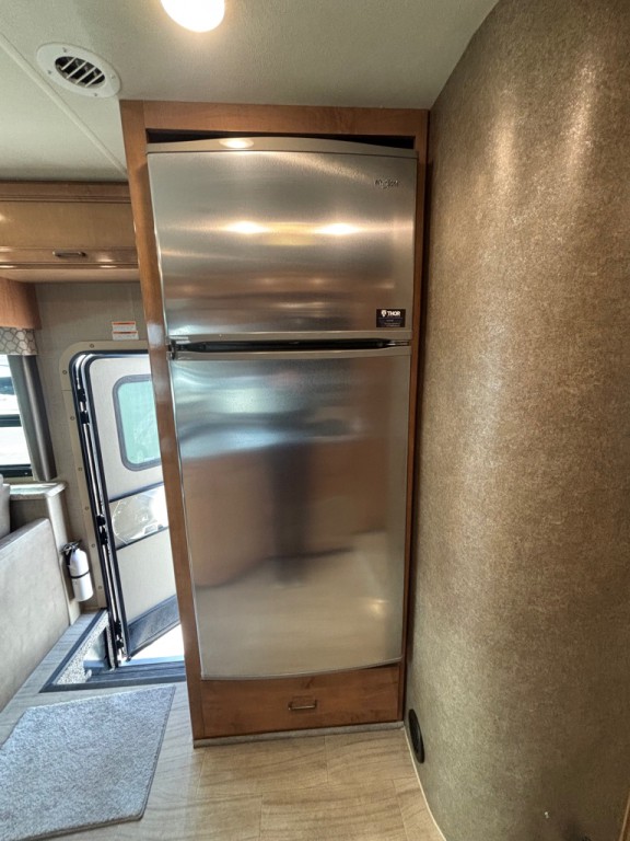 2019 Ford Econoline Image 44