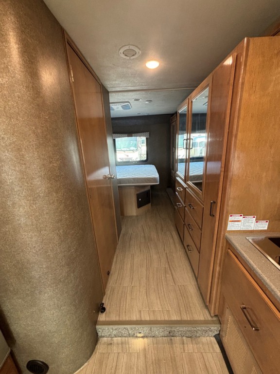 2019 Ford Econoline Image 45