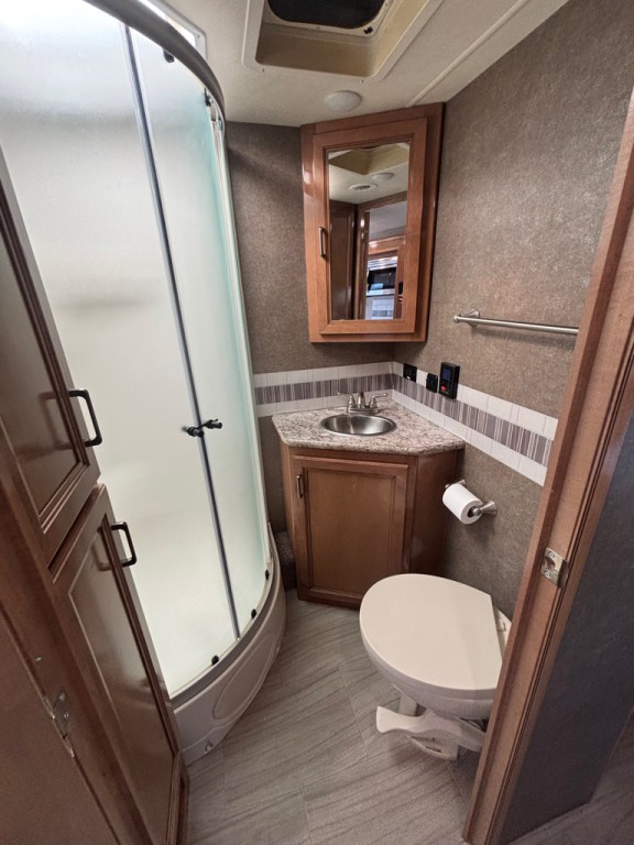 2019 Ford Econoline Image 47