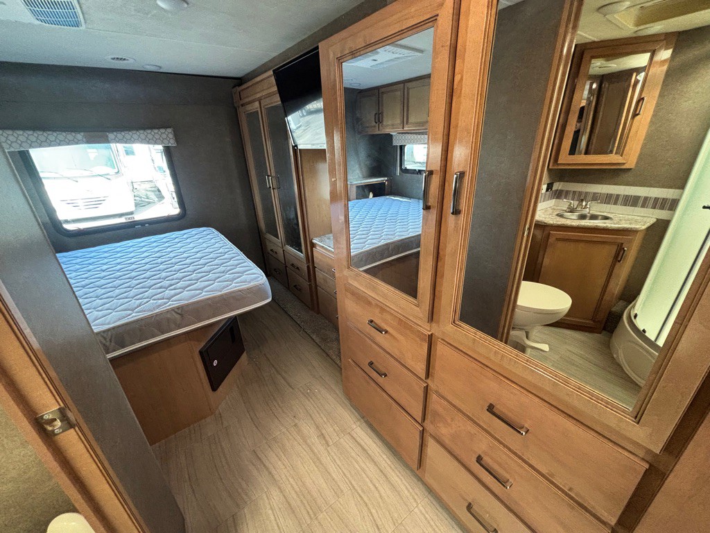 2019 Ford Econoline Image 50