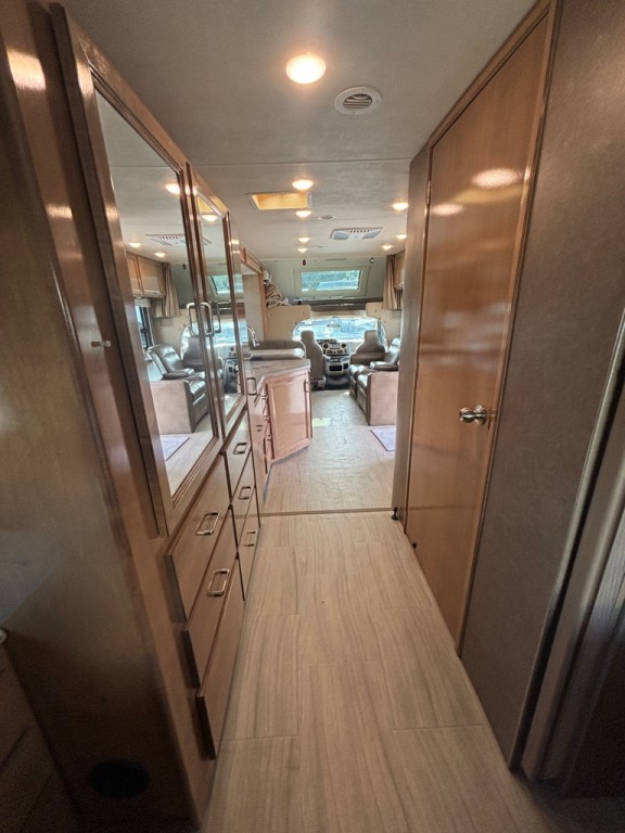 2019 Ford Econoline Image 54