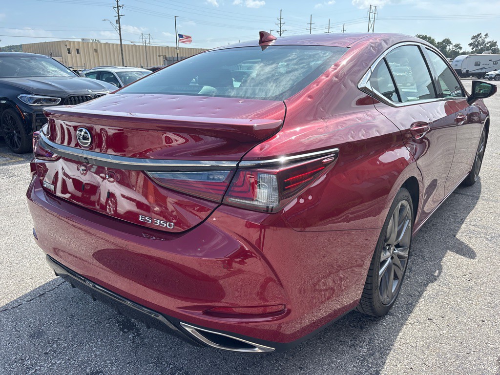 2021 Lexus ES 350 Image 13