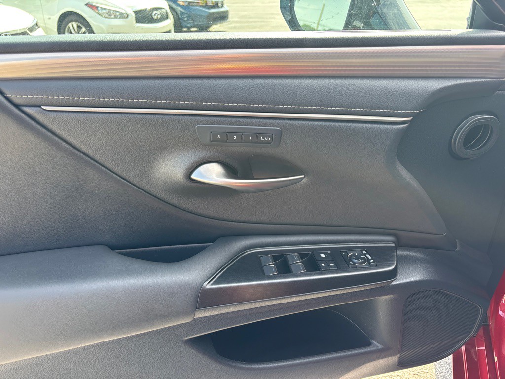 2021 Lexus ES 350 Image 21