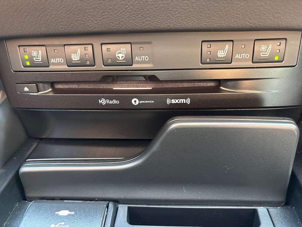 2021 Lexus ES 350 Image 32