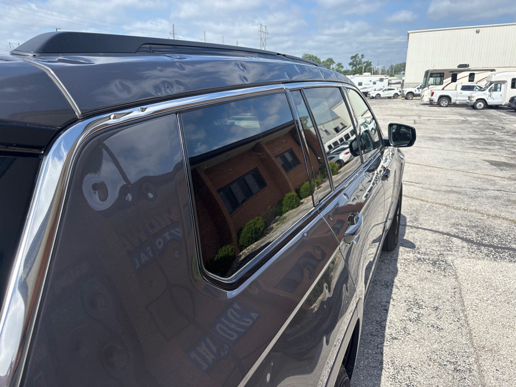 2024 Jeep Grand Cherokee Image 12