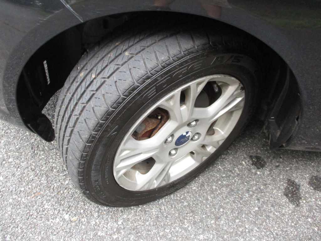 2014 Ford Fiesta Image 11