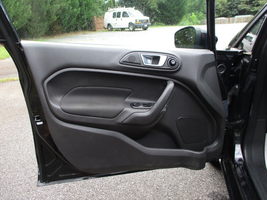 2014 Ford Fiesta Image 14