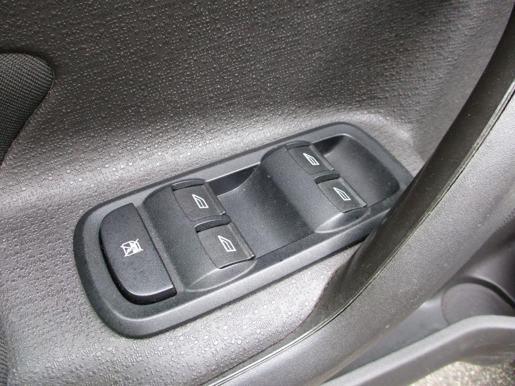 2014 Ford Fiesta Image 15