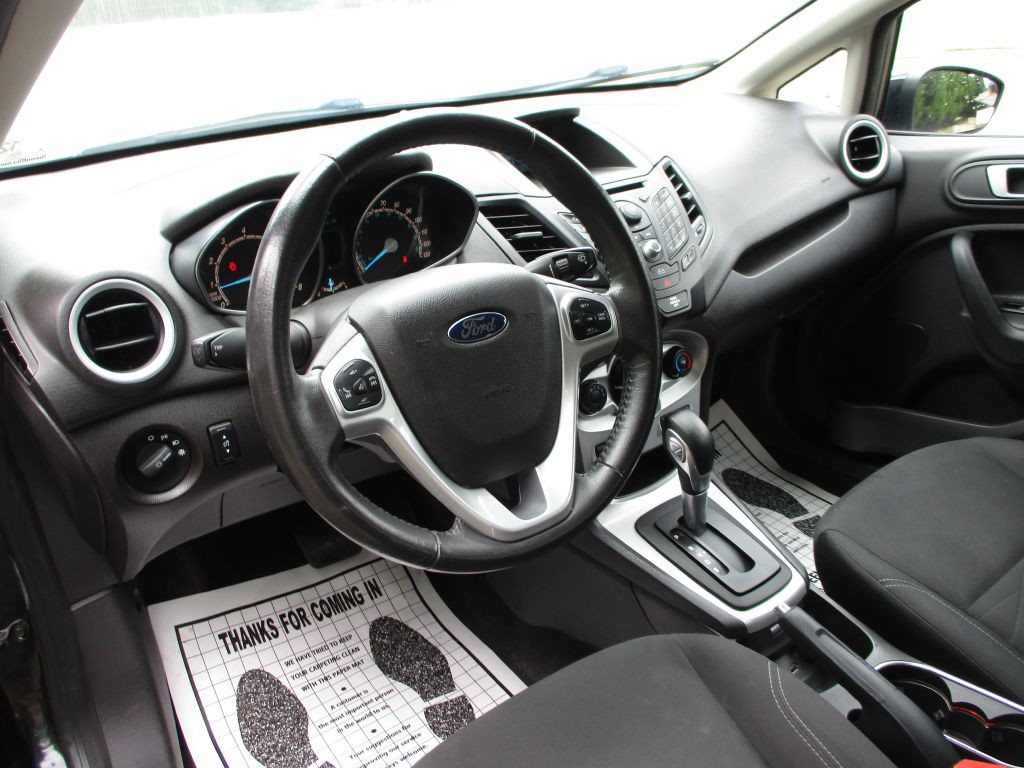 2014 Ford Fiesta Image 19