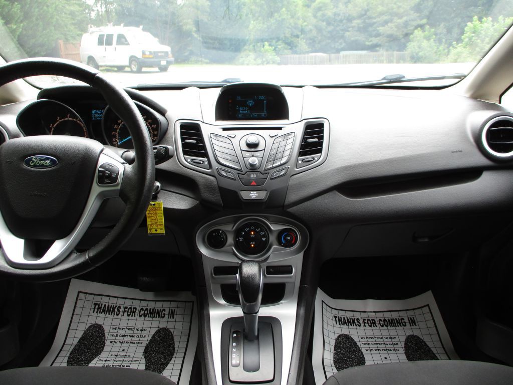 2014 Ford Fiesta Image 21