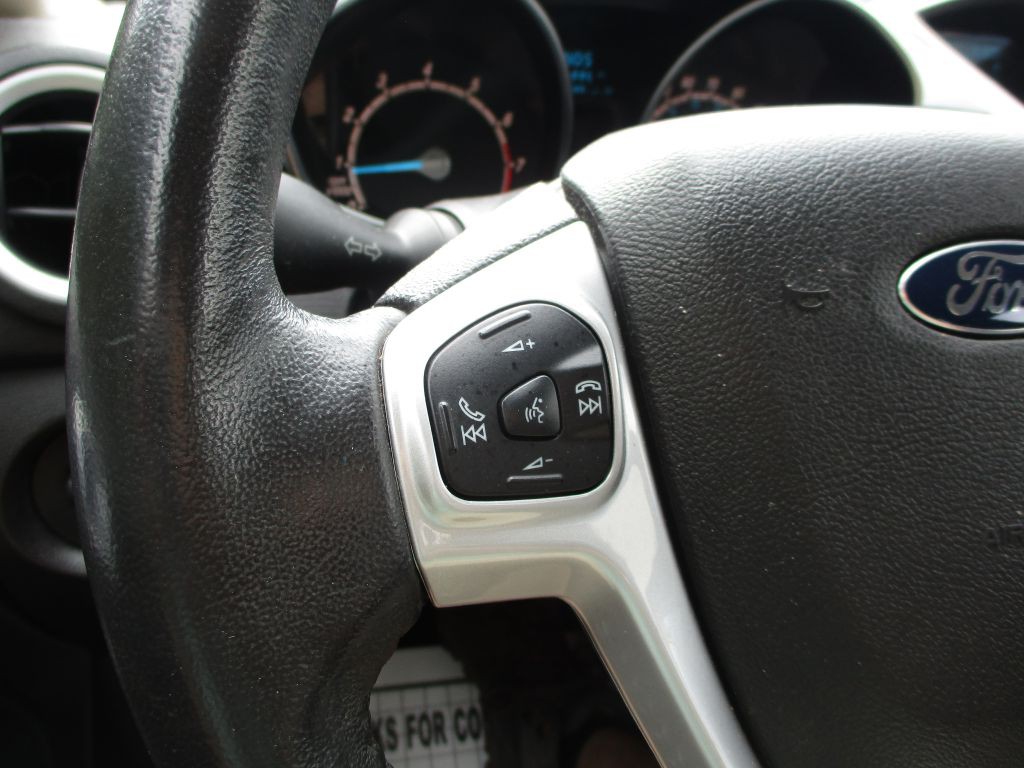 2014 Ford Fiesta Image 25