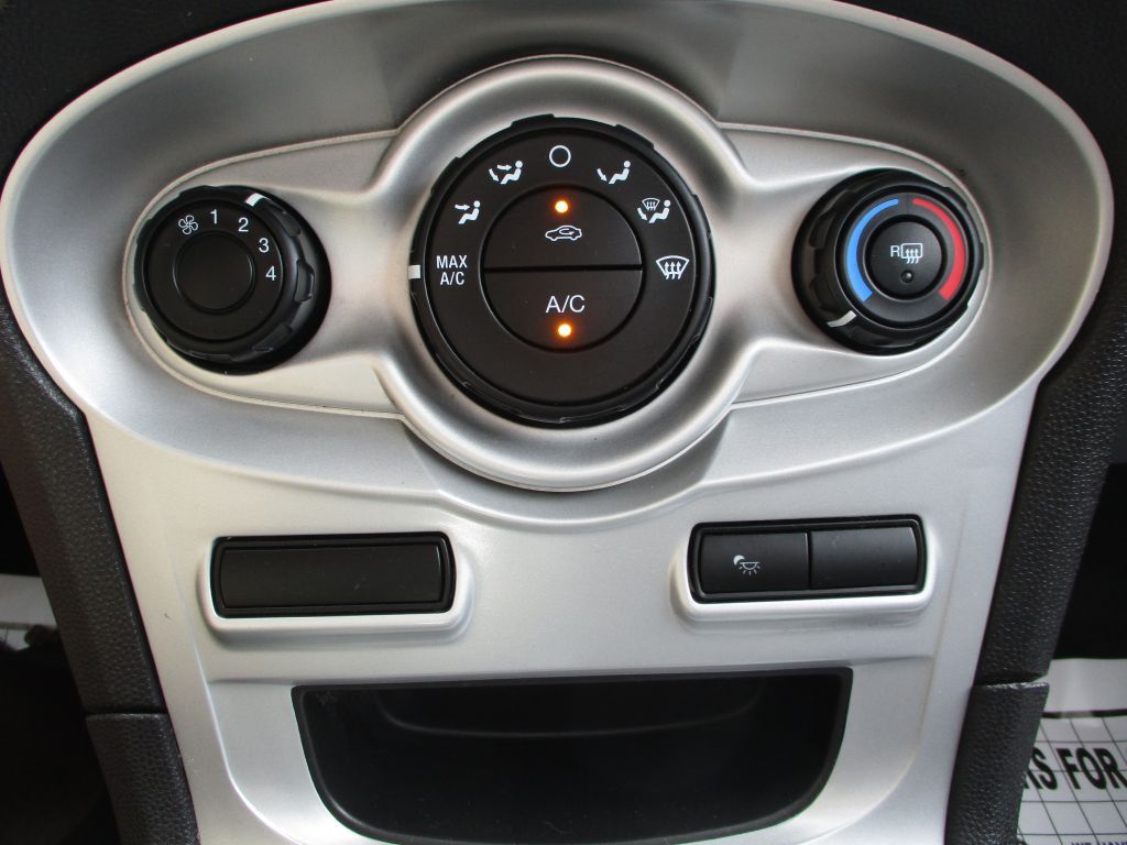 2014 Ford Fiesta Image 33