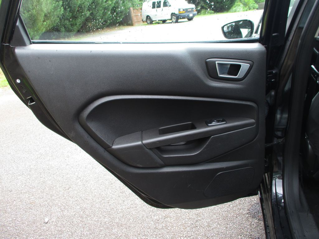 2014 Ford Fiesta Image 48