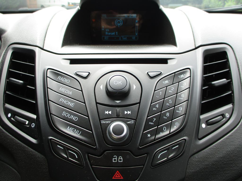 2014 Ford Fiesta Image 32