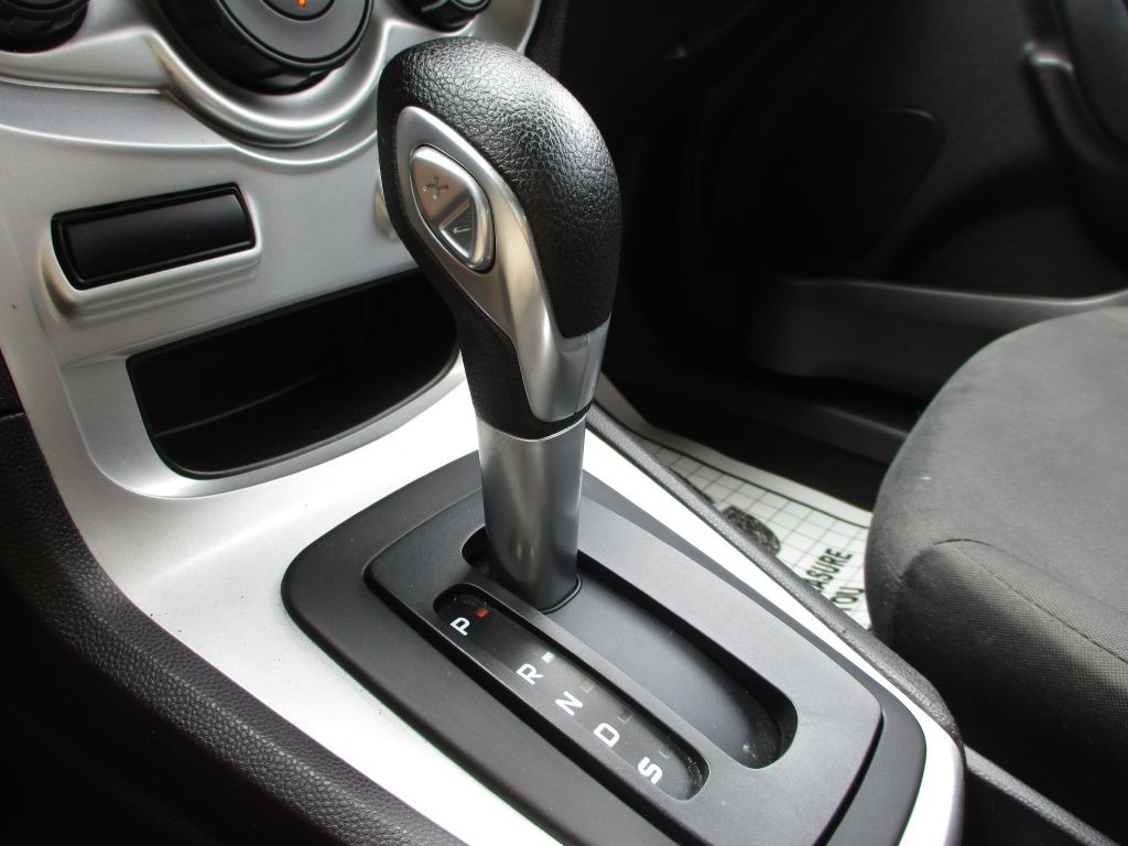 2014 Ford Fiesta Image 34