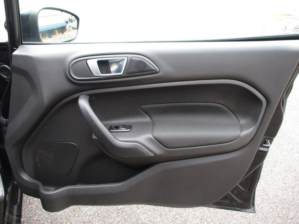 2014 Ford Fiesta Image 40